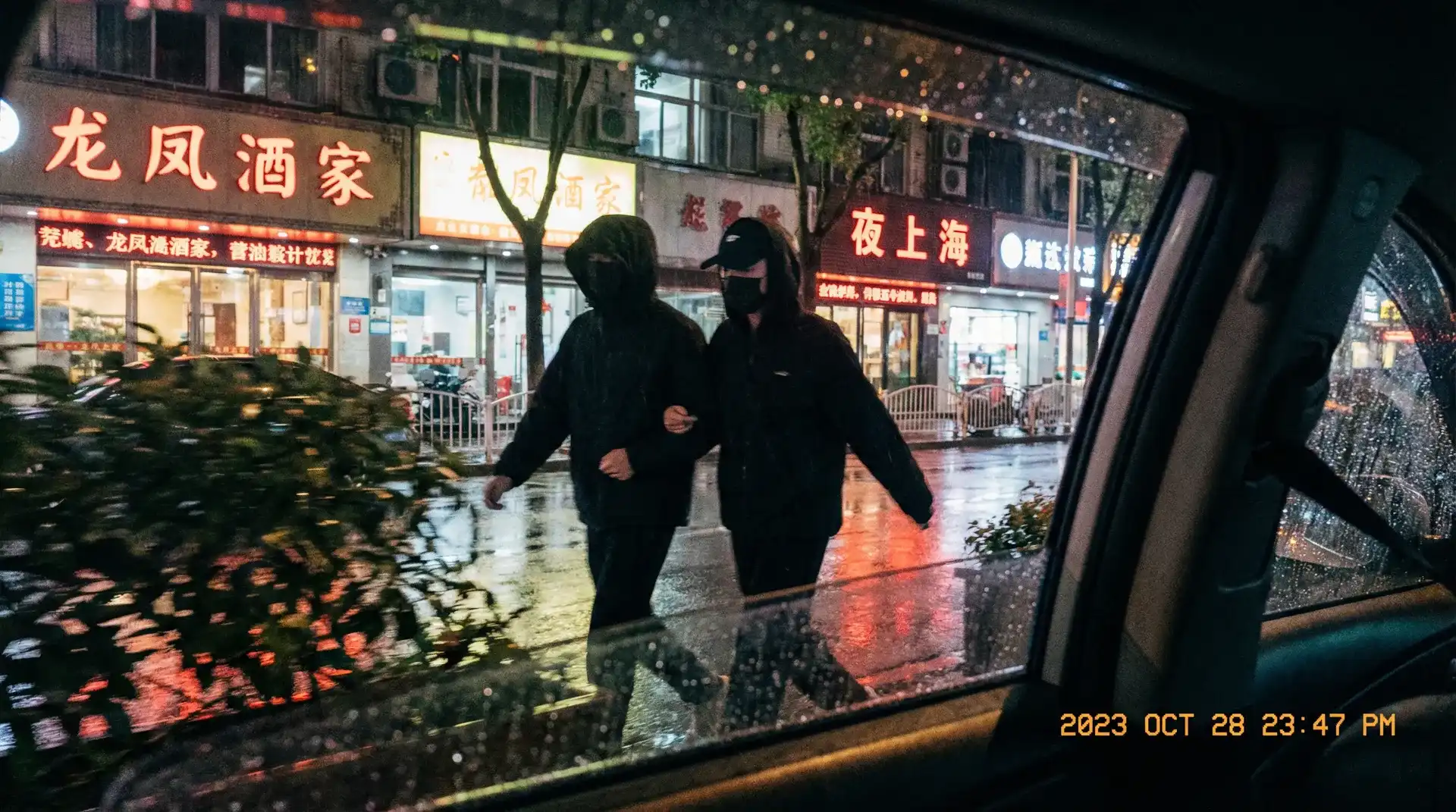 两个人免费视频大全 - 顶流明星深夜密会现场抓拍照片